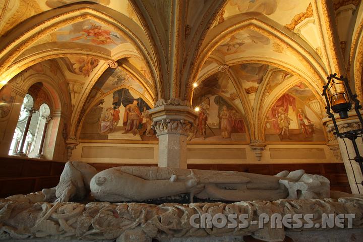 2009.11.21_13.56.33.jpg - Grabmal Friedrichs II, des letzten Babenbergers, im Kapitelsaal.