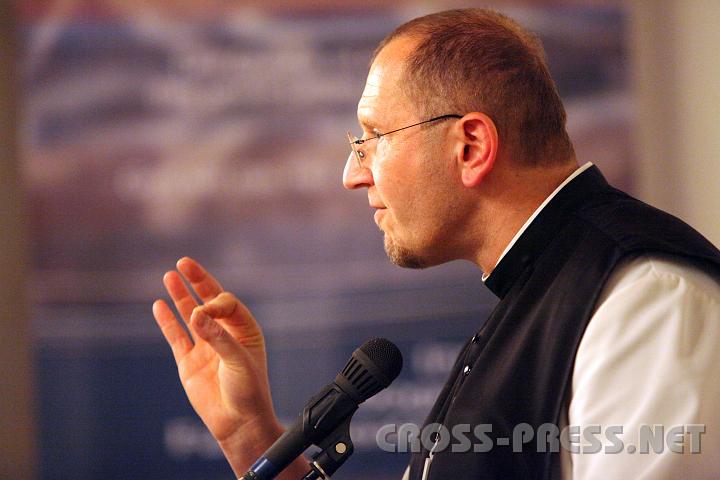 2009.11.20_17.44.32.jpg - Die ber�hmte theologische Pr�zision des P.Karl.  :)