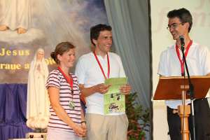 JungFamilienTreffen 2010 Moderator Johannes Reinprecht kündigt das Referentenehepaar Michaela und Robert Schmalzbauer an.