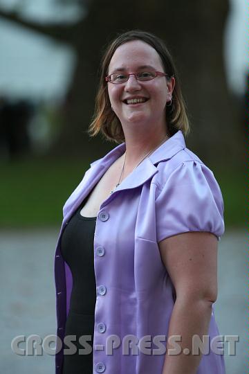 2010.08.15_19.17.52.jpg - Sabrina, Sekret�rin in der Theologischen Hochschule n�tze wie immer die Gelegenheit um sich ein Fotoshooting zu bestellten.  ;))