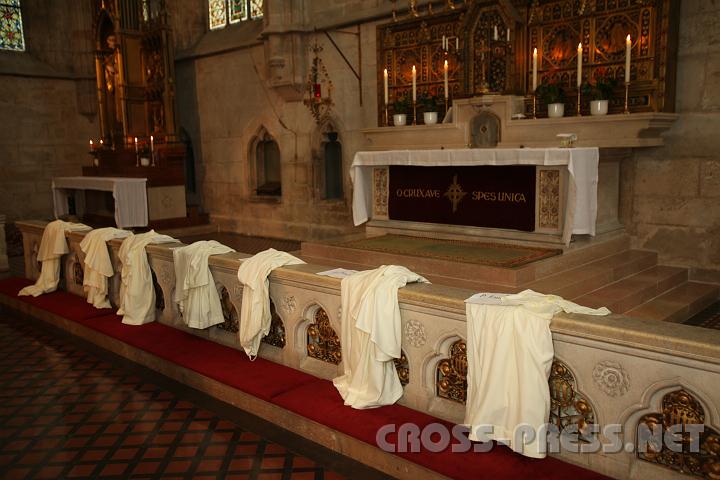 2010.08.15_15.01.59.jpg - Die neuen M�nchsgew�nder warten schon auf ihre Besitzer.