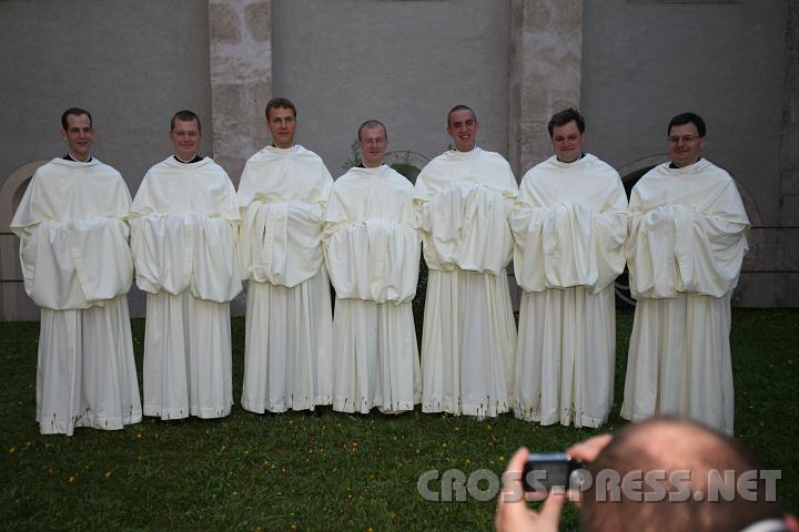 2010.08.15_17.39.36.jpg - Nein, Pater Karl ist kein Franziskaner, obwohl er eine Tonsur hat. ;)))  Er ist und bleibt Zisterzienser. Neben seinen unz�hligen Aufgaben ist er auch f�r Medien und Chronik zust�ndig.