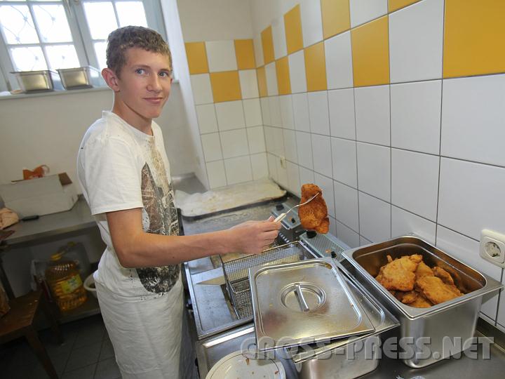 2010.08.29_10.41.24.jpg - ...und frittiert.