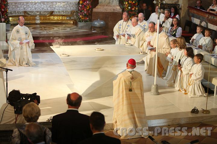2010.09.12_12.21.21.jpg - "Wie Weihrauch steigen die Gebete auf vom Altar."