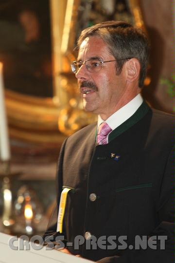2010.09.12_13.17.25.jpg - Generaldirektor Erwin Hameseder von der Raiffeisen-Holding N�-Wien, der auch Obmann des Vereins zur Erhaltung der Basilika war. Auch ihm wurde die Restaurierung sehr bald zur Herzensangelegenheit.