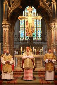 Feierliche Benediktion des Abtes Maximilian Heim Generalabt des Zisterzienserordens Dom Mauro Lepori, Kardinal Christoph Schönborn und Diakon Markus M. Riccabona.