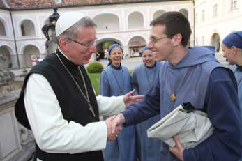 Gratulation bei der Agape Nur ein ganz kleiner Ausschnitt der stundenlangen Gratulation ...