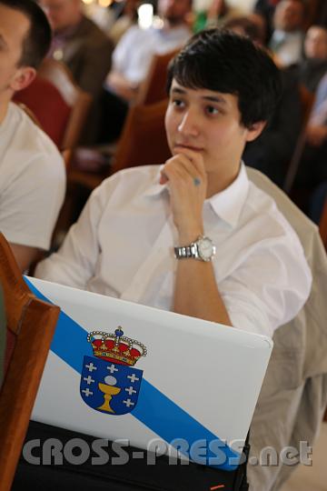 2012.04.27_17.25.23.jpg - "Katholisch-königlicher" Laptop.   ;)