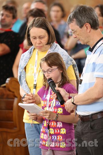 2012.07.17_17.08.17.jpg - Die F�rbitten konnten frei vorgetragen werden, auch von Kindern.