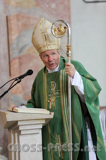 2012.07.20_11.54.12.jpg - Kardinal Schöborn bei seiner Predigt.