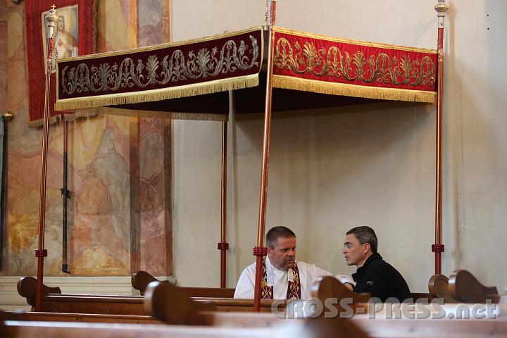 2012.07.20_17.43.37.jpg - Beichte unterm Baldachin. :)