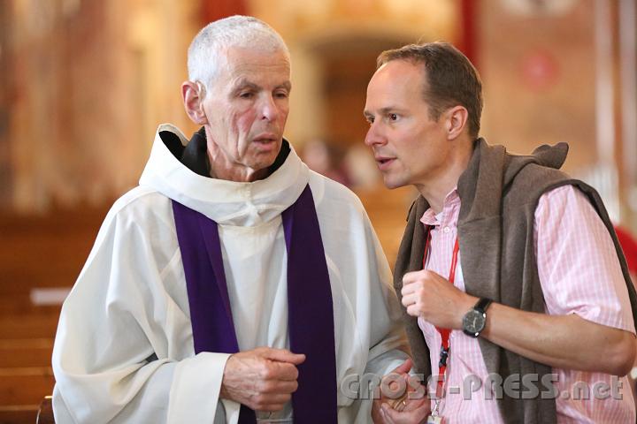 2012.07.20_17.55.32.jpg - P.Leo Liedermann, geistliches "Urgestein" der Pöllauer Treffen, mit Diakon Stefan Lebesmühlbacher.