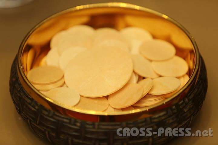2012.11.18_15.44.28.jpg - Eva und DI Erich Berger, Leiter der Akademie für Familienpädagogik/Schönstatt am Kahlenberg, begrüßen die Familientrainer-Ehepaare und Gäste.