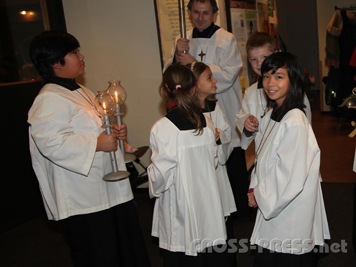 2012.11.18_16.12.17.jpg - Eva und DI Erich Berger, Leiter der Akademie für Familienpädagogik/Schönstatt am Kahlenberg, begrüßen die Familientrainer-Ehepaare und Gäste.