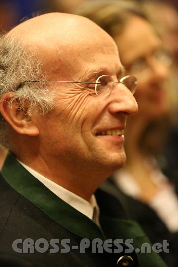 2012.11.18_16.15.44.jpg - Eva und DI Erich Berger, Leiter der Akademie für Familienpädagogik/Schönstatt am Kahlenberg, begrüßen die Familientrainer-Ehepaare und Gäste.