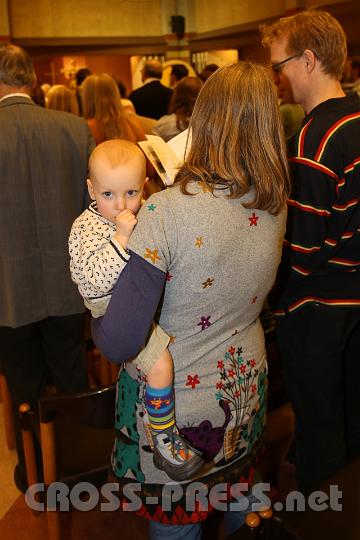2012.11.18_16.18.55.jpg - Eva und DI Erich Berger, Leiter der Akademie für Familienpädagogik/Schönstatt am Kahlenberg, begrüßen die Familientrainer-Ehepaare und Gäste.