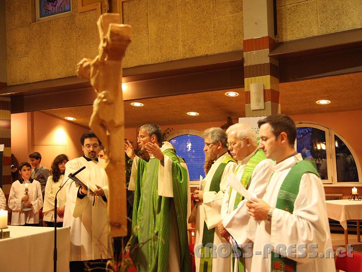 2012.11.18_16.22.28_01.jpg - Eva und DI Erich Berger, Leiter der Akademie für Familienpädagogik/Schönstatt am Kahlenberg, begrüßen die Familientrainer-Ehepaare und Gäste.