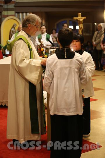 2012.11.18_16.28.39.jpg - Eva und DI Erich Berger, Leiter der Akademie für Familienpädagogik/Schönstatt am Kahlenberg, begrüßen die Familientrainer-Ehepaare und Gäste.