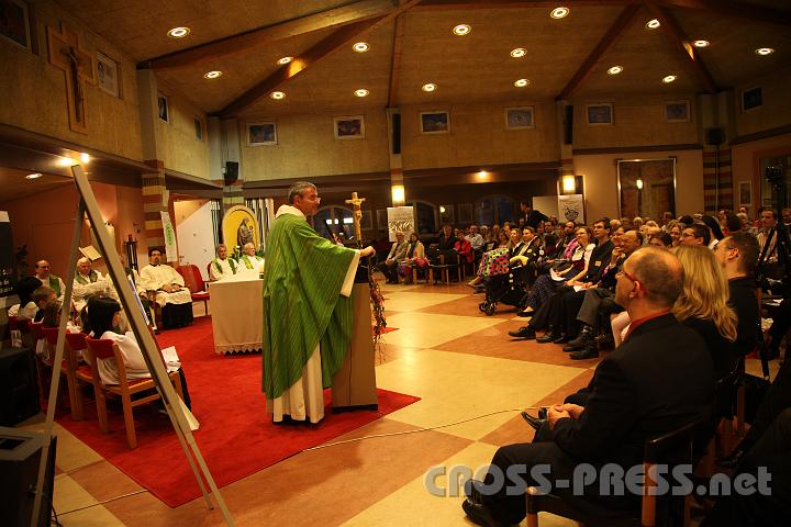 2012.11.18_16.34.31.jpg - Eva und DI Erich Berger, Leiter der Akademie für Familienpädagogik/Schönstatt am Kahlenberg, begrüßen die Familientrainer-Ehepaare und Gäste.