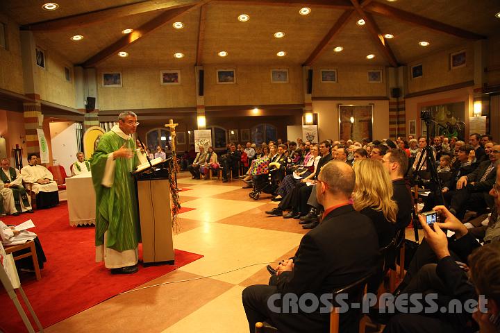 2012.11.18_16.35.14.jpg - Eva und DI Erich Berger, Leiter der Akademie für Familienpädagogik/Schönstatt am Kahlenberg, begrüßen die Familientrainer-Ehepaare und Gäste.