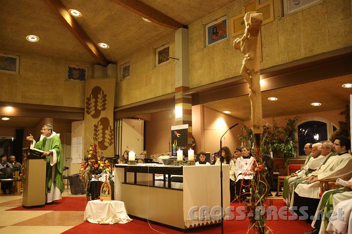 2012.11.18_16.40.35.jpg - Eva und DI Erich Berger, Leiter der Akademie für Familienpädagogik/Schönstatt am Kahlenberg, begrüßen die Familientrainer-Ehepaare und Gäste.