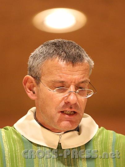 2012.11.18_16.49.48.jpg - Eva und DI Erich Berger, Leiter der Akademie für Familienpädagogik/Schönstatt am Kahlenberg, begrüßen die Familientrainer-Ehepaare und Gäste.