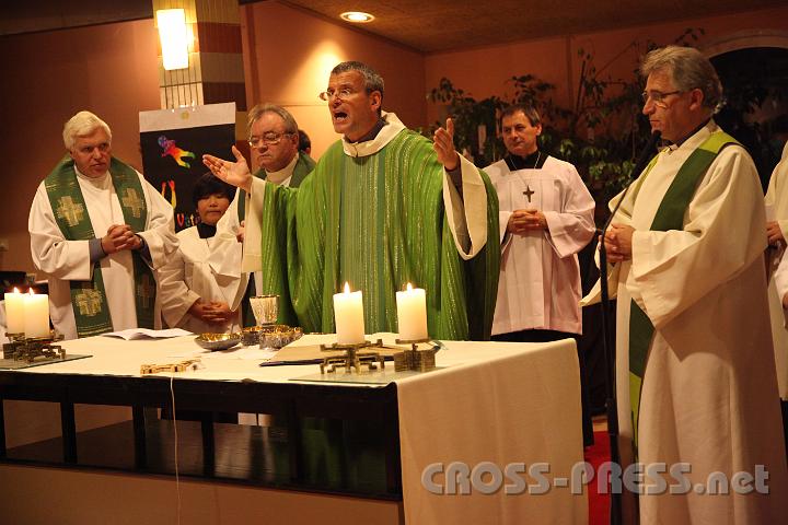 2012.11.18_16.51.21.jpg - Eva und DI Erich Berger, Leiter der Akademie für Familienpädagogik/Schönstatt am Kahlenberg, begrüßen die Familientrainer-Ehepaare und Gäste.