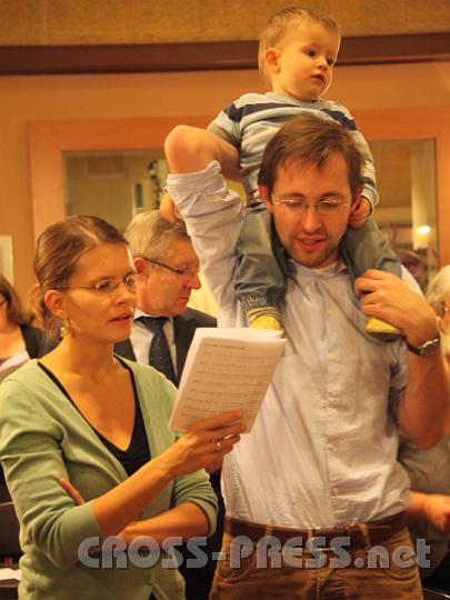 2012.11.18_16.54.19.jpg - Eva und DI Erich Berger, Leiter der Akademie für Familienpädagogik/Schönstatt am Kahlenberg, begrüßen die Familientrainer-Ehepaare und Gäste.