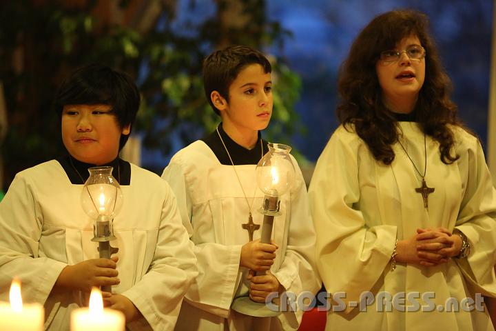 2012.11.18_16.05.56.jpg - Unter den Ministranten sind auch Kinder aus Teilnehmerfamilien..