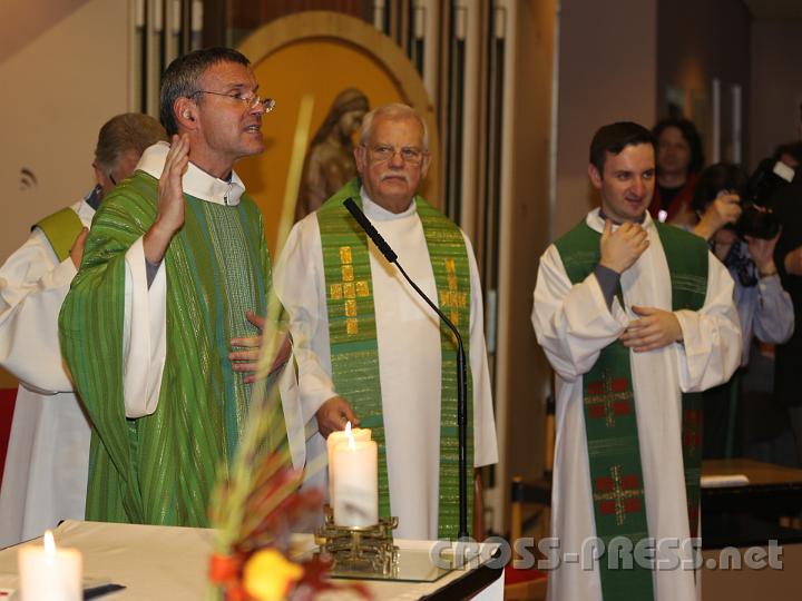 2012.11.18_17.22.26.jpg - "Ite, missa est!" - "Geht, es ist Sendung!"