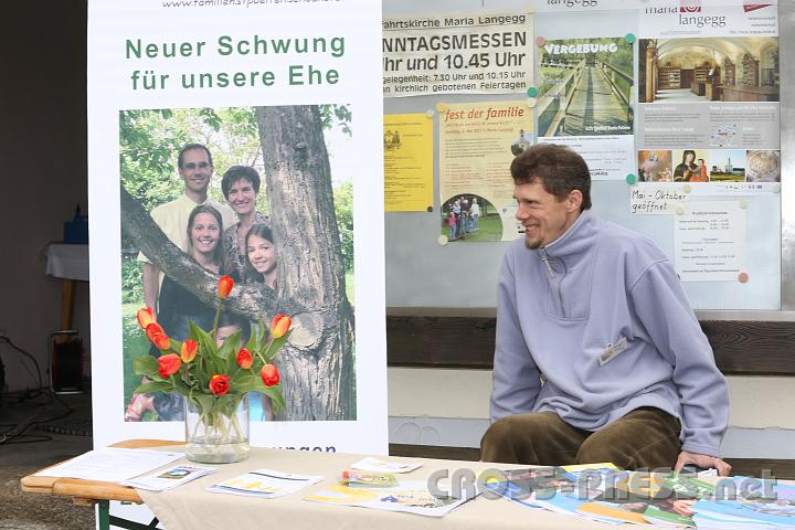 2013.05.04_11.27.39.jpg - Christof am Schönstatt-Tisch.