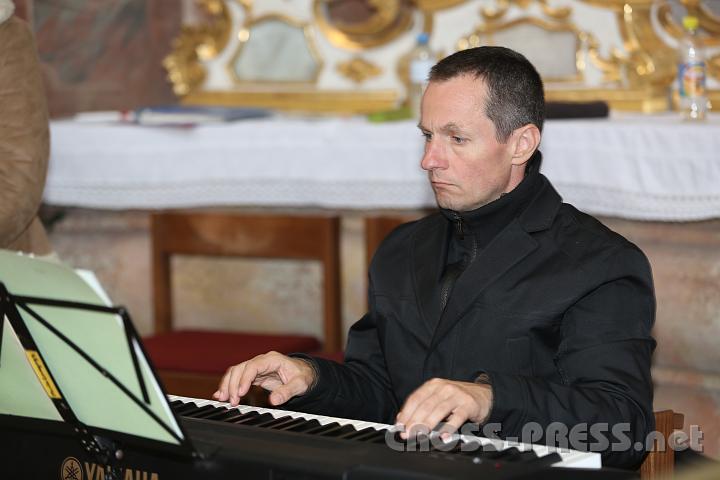 2013.05.04_14.53.12.jpg - Am Keyboard: Herbert Unterlechner aus Tirol.