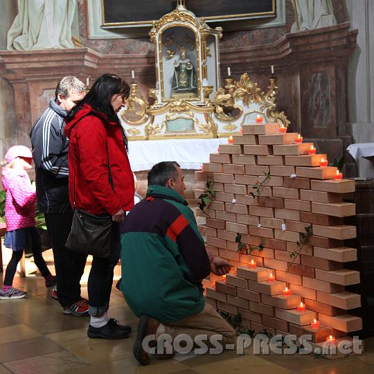 2013.05.04_15.29.25.jpg - Vor der "Klagemauer".