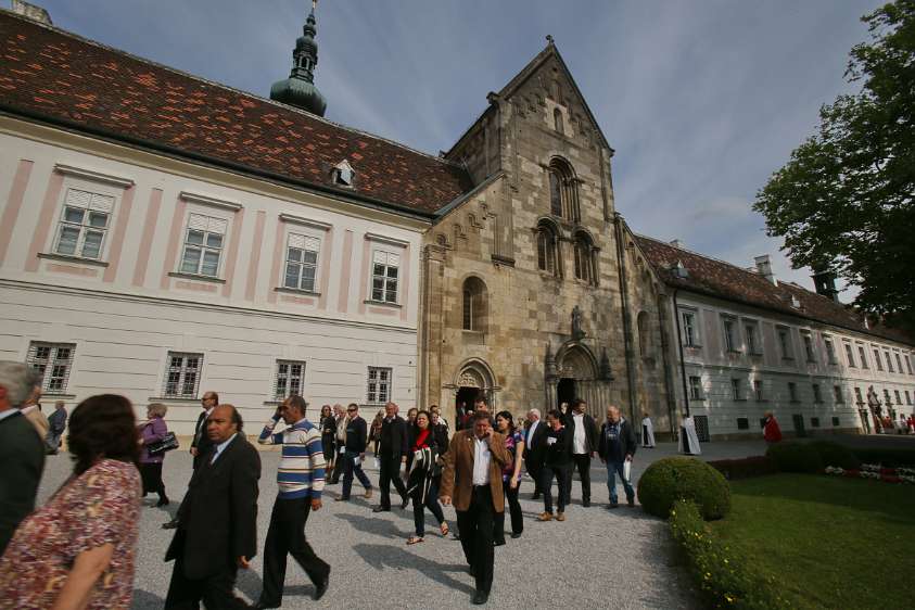 GrundSteinLegung für den HochSchul-AusBau
