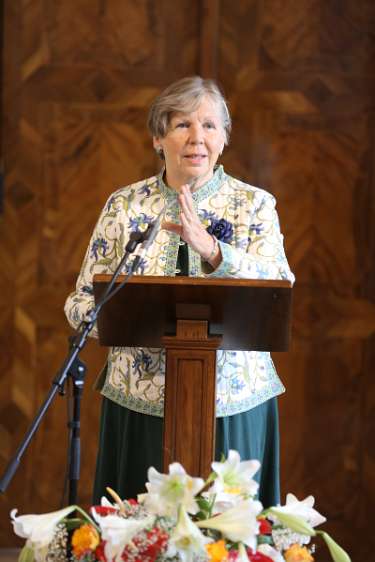 GrundSteinLegung für den HochSchul-AusBau Vorstand des Institutes EUPHRat an der HS Hl.Kreuz Univ.Prof. Hanna-Barbara Gerl-Falkovitz bei ihrem Impuls.