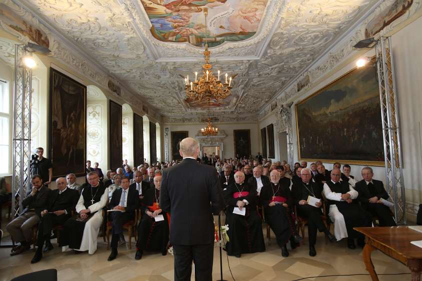 GrundSteinLegung für den HochSchul-AusBau Ehrensenator der HS Heiligenkreuz, Jurist und Unternehmer DDr. Peter Löw.