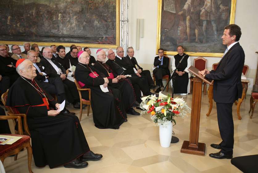 GrundSteinLegung für den HochSchul-AusBau Für Wissenschaftsminister Univ.-Prof. Karlheinz Töchterle gilt Theologie noch immer als 