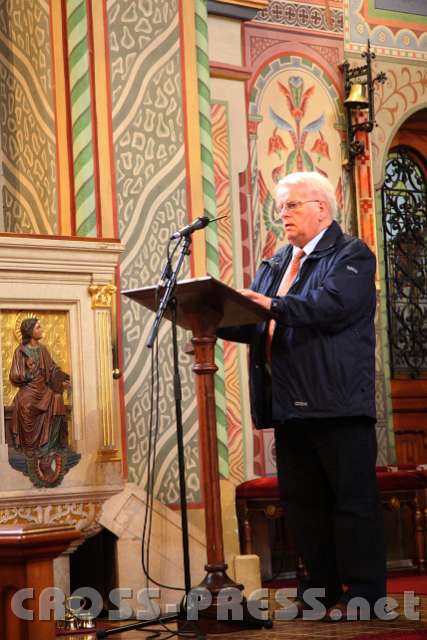2013.09.14_16.49.32.jpg - Hofrat Mag. Ferdinand Reitmaier (Redaktion Studio Innsbruck) trägt eine Fürbitte vor.