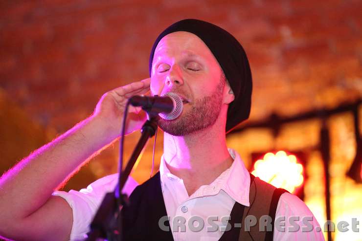 2013.09.27_20.12.08.jpg - Christian Heidenbauer wurde von "Mission Arise" augeborgt.  ;)