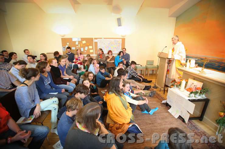 2013.10.06_11.26.37.jpg - Einmal im Monat gibt's bei den Lorettos in Wien/Operngasse eine Hl. Messe für die ganze Familie und alle Freunde.