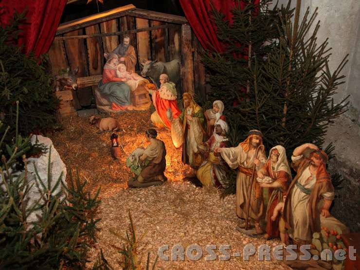 2014.01.18_08.11.21.jpg - ... mit gemalten Krippenfiguren.