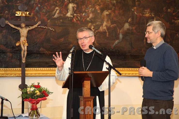 2014.01.18_09.05.55.jpg - Abt Maximilian Heim begrüßt Programmdirektor Andreas Schätzle und alle Mitarbeiter des Radios zu ihren Exerzitien.