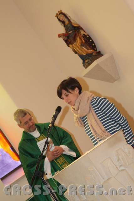 2014.01.18_12.19.29.jpg - Fürbitten: hier Veronika Bonelli.