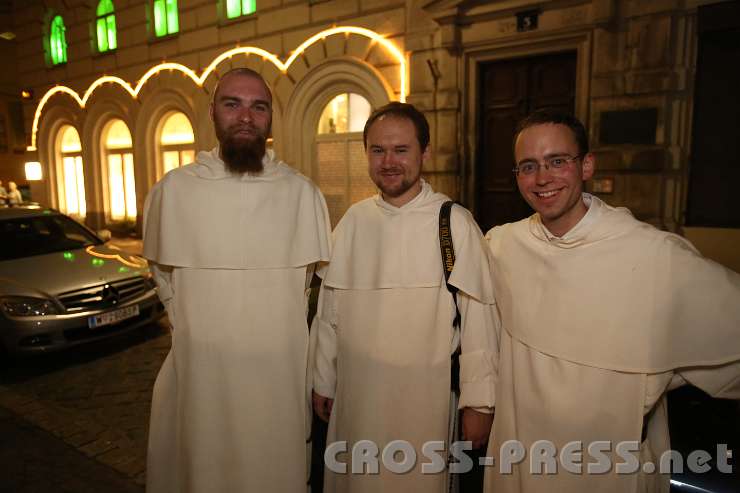 2014.05.23_21.30.35_01.jpg - Dominikanerfratres Gregor, Adam und Martin.