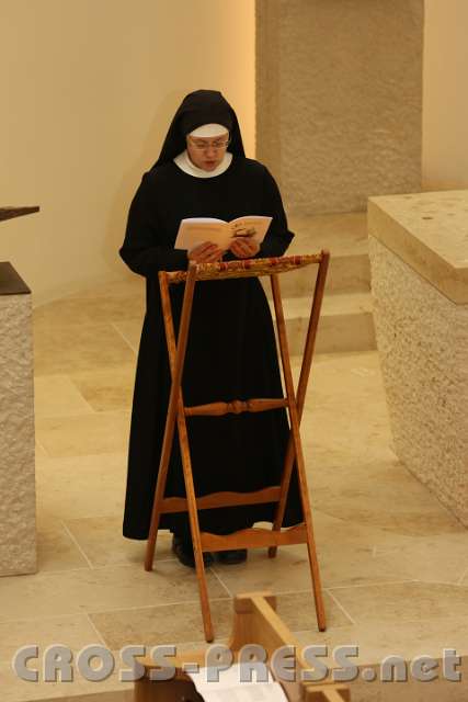 2014.06.25_17.09.40.jpg - Kurzlesung aus Ez 43, 2.4-7