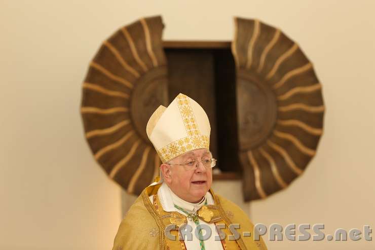 2014.06.25_17.18.28.jpg - Nuntius Zurbriggen bei seiner Predigt.