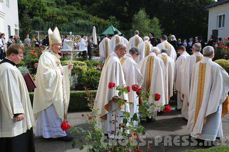 2014.06.26_09.35.11.jpg - Empfang im Garten