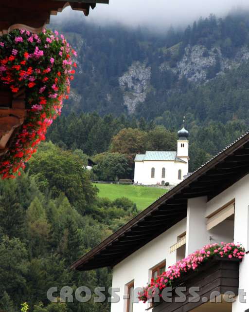 2014.09.13_15.10.33.jpg - Das Romedi-Kirchlein ist schon gut aus der Ferne zu sehen.
