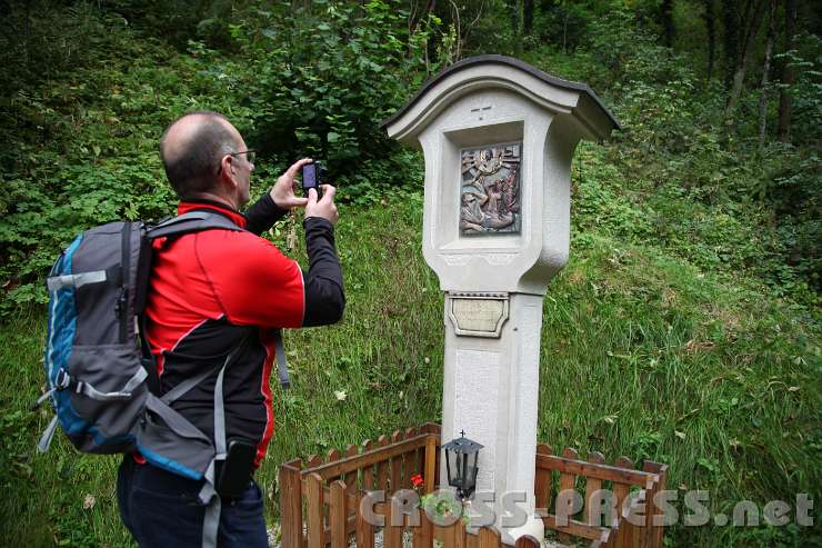 2014.09.13_15.59.08.jpg - Ein Pilger aus Paris, aus der Rue du Bac, war auch mit dabei.