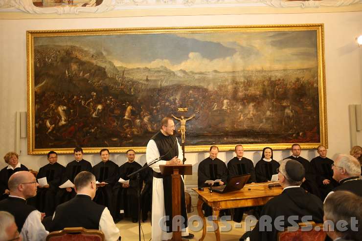 2014.11.14_16.37.11.jpg - P.Karl Wallner, Rektor der Hochschule, begrüßt die Kandidaten.